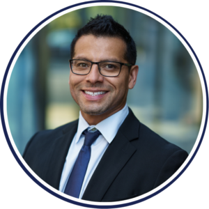 Meu nome é Thiago Valente. Sou especialista em captação de clientes para corretores de imóveis, gestores imobiliários e proprietários de imobiliárias. Com mais de 15 anos de experiência, já ajudei diversos profissionais do setor imobiliário a encontrar compradores e aumentar suas vendas de imóveis.